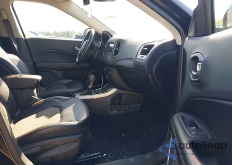 2019 Jeep Compass Latitude 4X4 z USA, uszkodzony, nr VIN 3C4NJDBB0KT850807